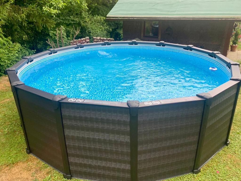 Adventure Cottage With Pool And Big Garden 布莱德 外观 照片