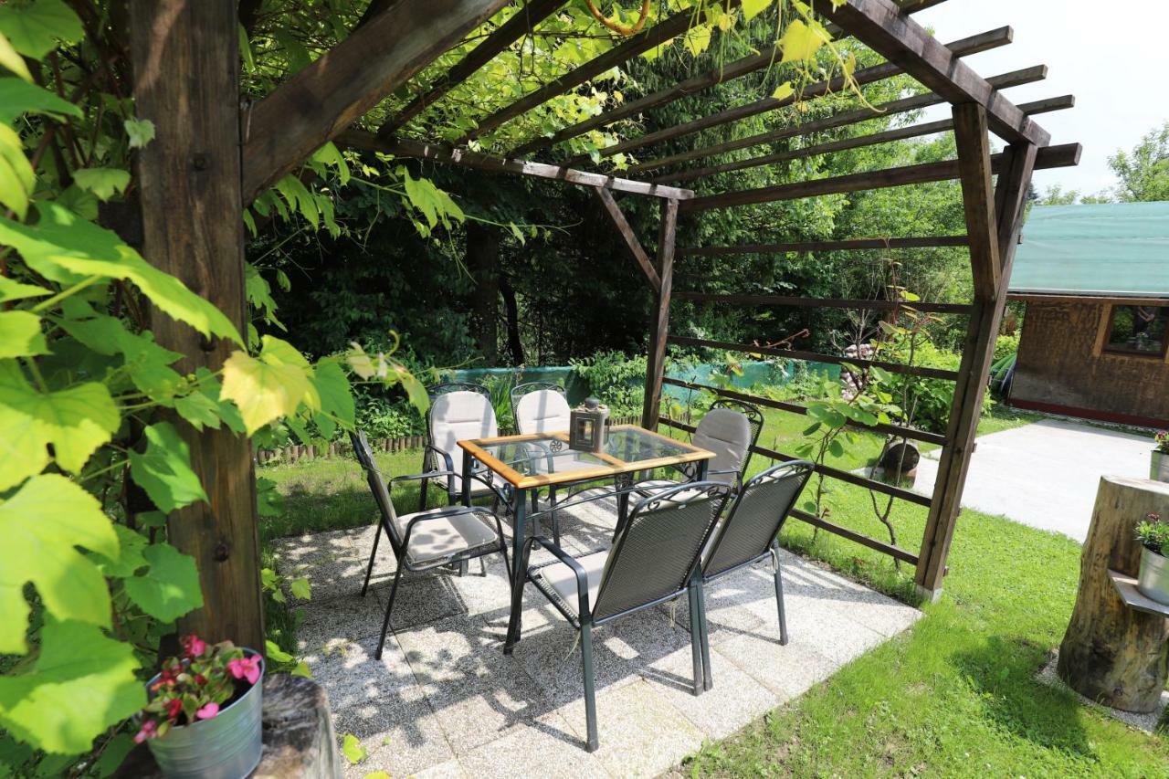 Adventure Cottage With Pool And Big Garden 布莱德 外观 照片